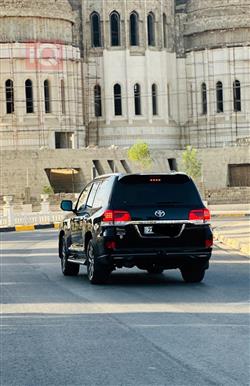 تۆیۆتا لاند کروزەر